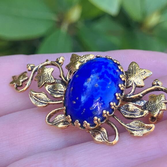 VTG 60s Gold Tone Ivy Leaf Brooch Blue Art Glass Cabochon Victorian Revival Pin - Picture 11 of 11